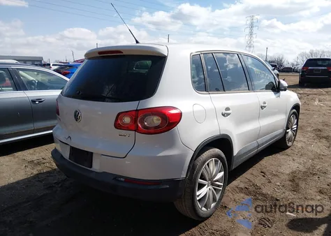 2011 Volkswagen Tiguan S z USA, uszkodzony, nr VIN WVGAV7AX7BW522470